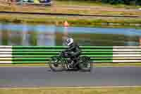 Vintage-motorcycle-club;eventdigitalimages;mallory-park;mallory-park-trackday-photographs;no-limits-trackdays;peter-wileman-photography;trackday-digital-images;trackday-photos;vmcc-festival-1000-bikes-photographs